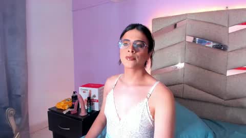 Snapshot of eterea_blow chatting on 5, 3, 2025 Eterea online show from 5, 3, 2025