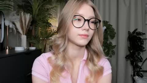 Natalie online show from 25, 9, 2025