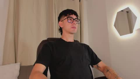 etham_wolf1 online show from 8, 4, 2026