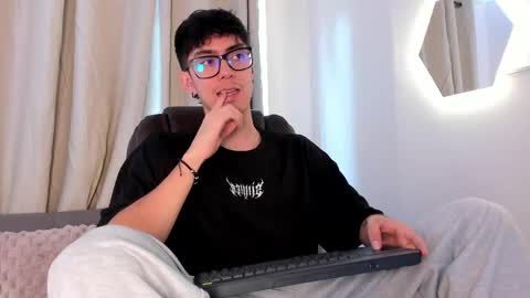 etham_wolf1 online show from 18, 4, 2026