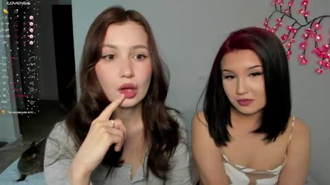 Veronica Tiia Lilith left to right online show from 24, 4, 2026