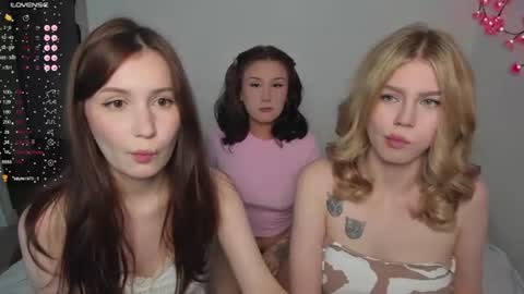 Veronica Tiia Lilith left to right online show from 8, 7, 2026