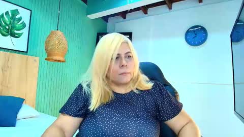 eva_love49 online show from 5, 3, 2026