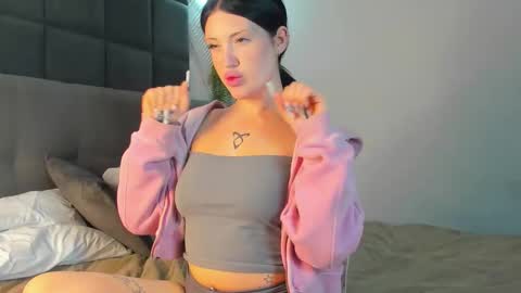 Snapshot of eva_lovevy chatting on 25, 11, 2025 Eva online show from 25, 11, 2025