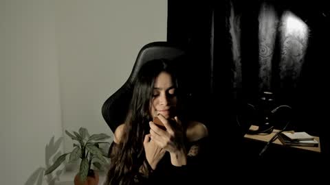 Snapshot of eva_monn chatting on 28, 12, 2024 eva_monn online show from 28, 12, 2024