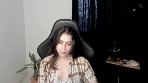 Snapshot of eva_monn chatting on 5, 1, 2025 eva_monn online show from 5, 1, 2025