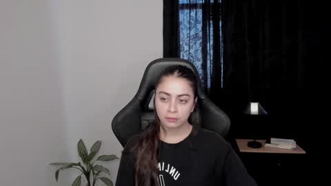 Snapshot of eva_monn chatting on 12, 1, 2025 eva_monn online show from 12, 1, 2025