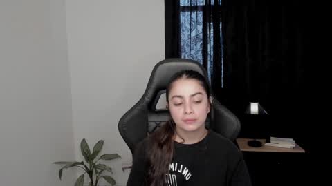 Snapshot of eva_monn chatting on 12, 1, 2025 eva_monn online show from 12, 1, 2025