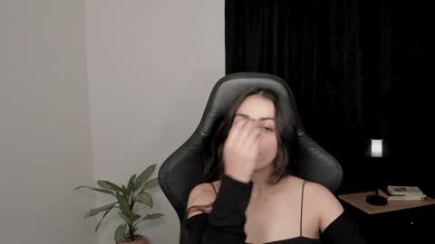 Snapshot of eva_monn chatting on 15, 1, 2025 eva_monn online show from 15, 1, 2025