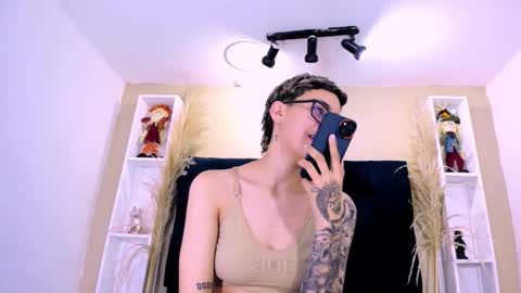 Eva cute online show from 11, 2, 2026