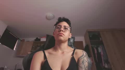 Eva cute online show from 4, 6, 2026