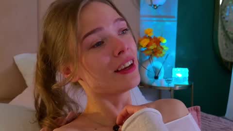 Snapshot of eva_natsumi chatting on 8, 12, 2024 Eva online show from 8, 12, 2024