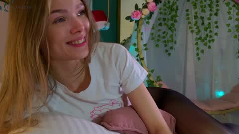 Snapshot of eva_natsumi chatting on 16, 12, 2024 Eva online show from 16, 12, 2024