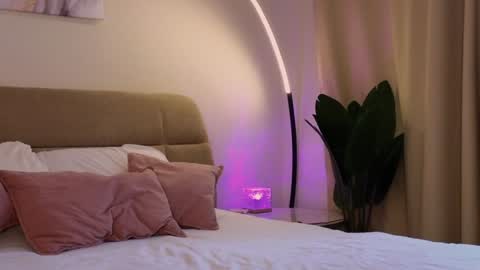 Snapshot of eva_natsumi chatting on 5, 2, 2025 Eva online show from 5, 2, 2025