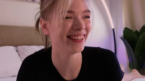 Snapshot of eva_natsumi chatting on 12, 2, 2025 Eva online show from 12, 2, 2025