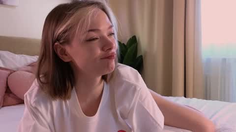 Snapshot of eva_natsumi chatting on 15, 2, 2025 Eva online show from 15, 2, 2025