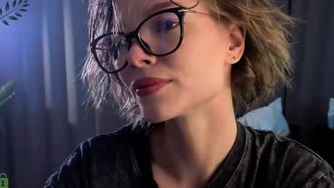 Snapshot of eva_natsumi chatting on 27, 9, 2025 Eva online show from 27, 9, 2025