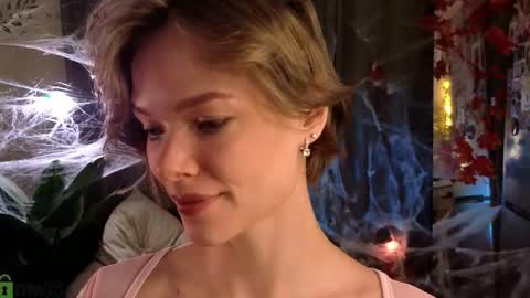 Snapshot of eva_natsumi chatting on 29, 10, 2025 Eva online show from 29, 10, 2025