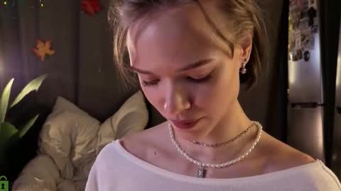 Snapshot of eva_natsumi chatting on 8, 11, 2025 Eva online show from 8, 11, 2025