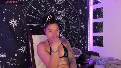 Snapshot of eva_sanderslee chatting on 5, 10, 2025 Eva online show from 5, 10, 2025