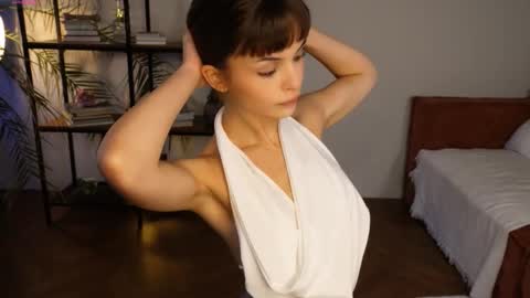Snapshot of eva_zill_blossom chatting on 17, 9, 2025 Hello my name is Eva its my first day here online show from 17, 9, 2025