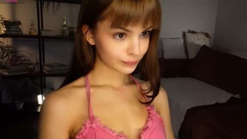 Snapshot of eva_zill_blossom chatting on 4, 10, 2025 Hello my name is Eva its my first day here online show from 4, 10, 2025