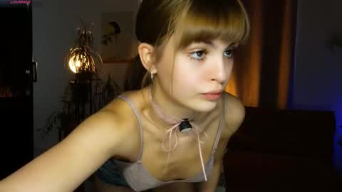 Snapshot of eva_zill_blossom chatting on 24, 11, 2025 Hello my name is Eva its my first day here online show from 24, 11, 2025