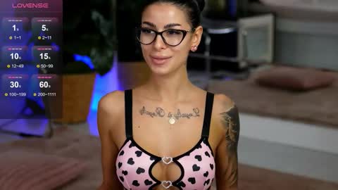 Eva  online show from 9, 11, 2025