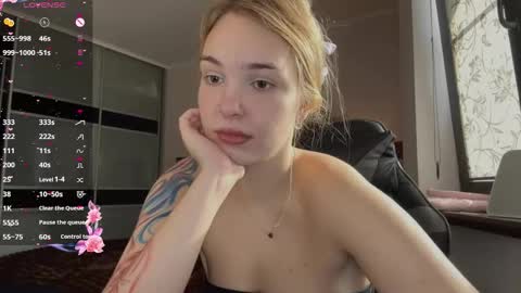 Snapshot of evacarter1 chatting on 19, 10, 2025 evacarter1 online show from 19, 10, 2025