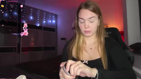 Snapshot of evacarter1 chatting on 16, 11, 2025 evacarter1 online show from 16, 11, 2025