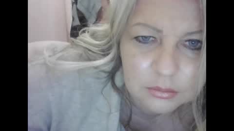 Snapshot of evafrench1991 chatting on 21, 11, 2025 evafrench1991 online show from 21, 11, 2025