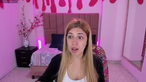 Snapshot of evaloviaa_ chatting on 11, 3, 2025 Eva online show from 11, 3, 2025