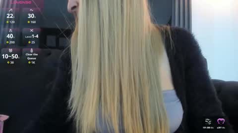 Snapshot of evaloviaa_ chatting on 22, 9, 2025 Eva online show from 22, 9, 2025