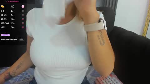 Snapshot of evaloviaa_ chatting on 30, 9, 2025 Eva online show from 30, 9, 2025