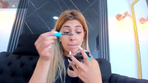 Snapshot of evaloviaa_ chatting on 7, 10, 2025 Eva online show from 7, 10, 2025