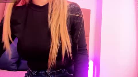 Snapshot of evaloviaa_ chatting on 18, 10, 2025 Eva online show from 18, 10, 2025