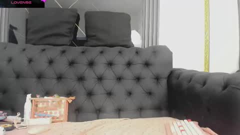 Snapshot of evaloviaa_ chatting on 21, 10, 2025 Eva online show from 21, 10, 2025