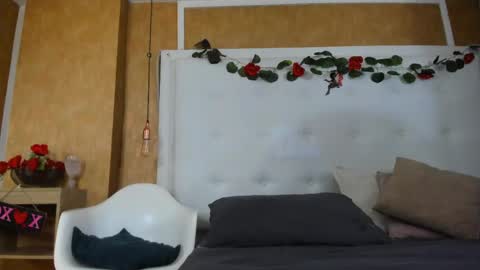 evamilf24 online show from 20, 4, 2026