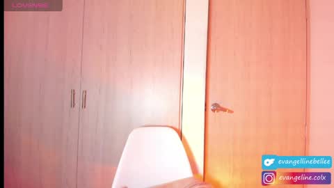 Snapshot of evangellinebellee chatting on 1, 6, 2026 Evangelline online show from 1, 6, 2026