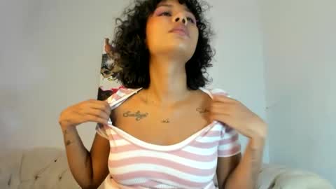 Snapshot of evangely15_ chatting on 12, 1, 2025 evangely15_ online show from 12, 1, 2025