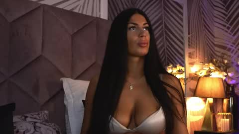 EvaRhea online show from 29, 4, 2026