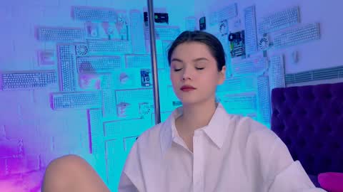 Snapshot of evathopson chatting on 7, 2, 2025 Eva next stream - - 1600 UTC2000 online show from 7, 2, 2025