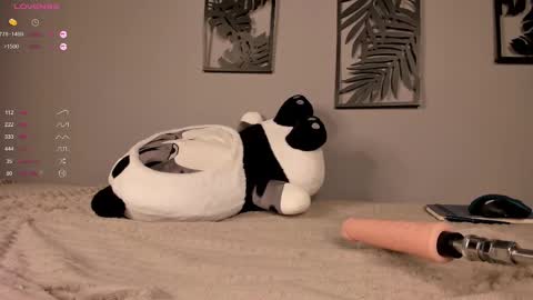 evaveenus online show from 4, 3, 2025