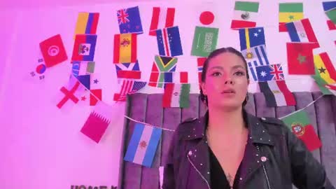Snapshot of evelin__thompsson chatting on 19, 6, 2026 evelin__thompsson online show from 19, 6, 2026