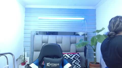 Snapshot of evelin_zaens chatting on 8, 5, 2026 evelin zaens online show from 8, 5, 2026