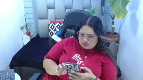 Snapshot of evelin_zaens chatting on 9, 5, 2026 evelin zaens online show from 9, 5, 2026