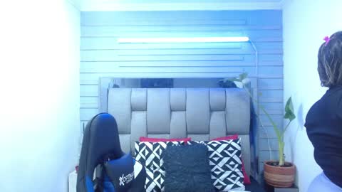 Snapshot of evelin_zaens chatting on 2, 6, 2026 evelin zaens online show from 2, 6, 2026