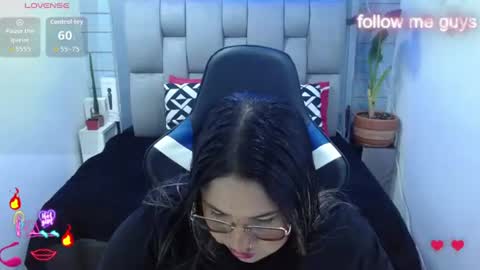 Snapshot of evelin_zaens chatting on 11, 6, 2026 evelin zaens online show from 11, 6, 2026