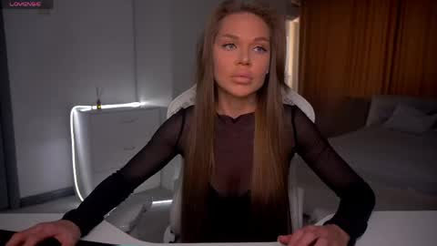 Snapshot of evelina_fox chatting on 4, 5, 2026 Evelina online show from 4, 5, 2026
