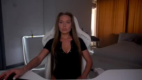 Snapshot of evelina_fox chatting on 11, 5, 2026 Evelina online show from 11, 5, 2026